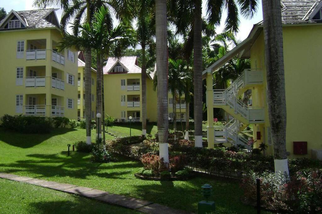 1 Bedroom Penthouse Suite 63 At Mystic Ridge Resort Ocho Rios Exterior photo