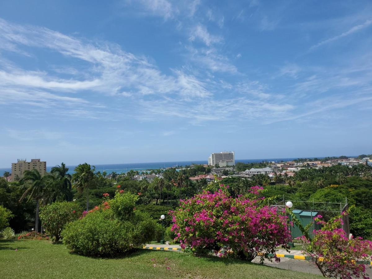 1 Bedroom Penthouse Suite 63 At Mystic Ridge Resort Ocho Rios Exterior photo